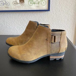 Sorel Lolla Ankle Boot, size 8.5